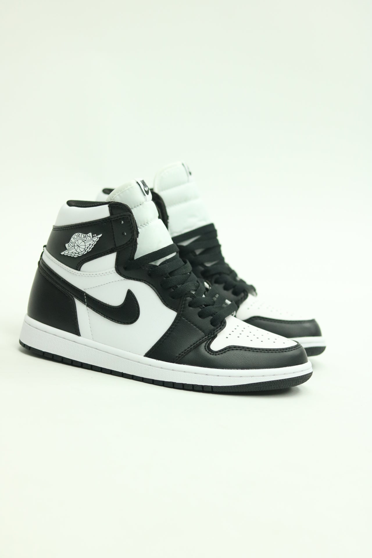 Nike jordan retro 1 black