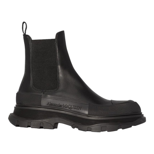 Alexander McQueen
chunky-sole Chelsea boots
